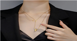 الاستانلس يسحب البساط من الذهب الصيني.. موضة إكسسوارات 2025