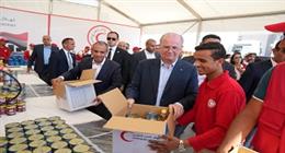 تفاصيل جولة رئيس الوزراء الفلسطيني بمركز الإمداد الغذائي لدعم غزة في الشيخ زويد
