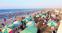لارتفاع أمواج البحر.. مدينة مصيف بلطيم تناشد المصطافين بتوخي الحذر
