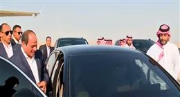 ولي عهد السعودية يخالف البرتوكول ترحيبا بالرئيس السيسي «فيديو»