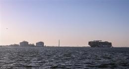 ميناء دمياط يستقبل سفينة الحاويات العملاقة MSC AMELIA 