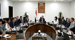 رئيس الوزراء يُتابع الإجراءات والموقف التنفيذي لمشروعات تحلية مياه البحر