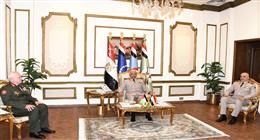 وزير الدفاع والفريق أحمد خليفة يلتقيان رئيس هيئة الأركان المشتركة للقوات المسلحة الأردنية