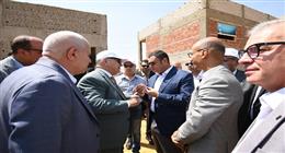 وزير الإسكان يتفقد مشروع السوق الحضارية بمدينة القاهرة الجديدة 