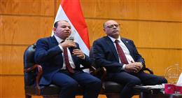 «سوبر مان بني سويف».. 50 ألف جنيه مكافأة لعامل مزلقان أنقذ شابا من الموت 