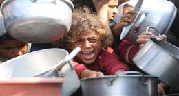 22 شهرا من العدوان الإسرائيلي.. الموت والجوع والمرض يحاصر أطفال غزة