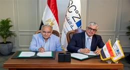 «اقتصادية قناة السويس» توقع عقدًا مع شركة يونانية لإنشاء مشروع ملابس بـ4 ملايين دولار