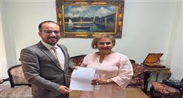 حسين البدوي يوقع عقد إصدار كتابه الأول