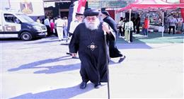 أسقف الأقباط الأرثوذكس بالإسماعيلية يدلي بصوته في انتخابات الشيوخ 2025 