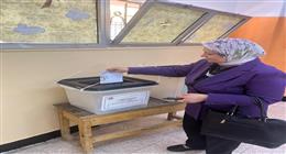 نائب وزير الكهرباء تدلي بصوتها في انتخابات مجلس الشيوخ