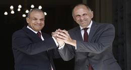وزير الخارجية: اهتمام بالغ بمشروع الربط الكهربائي بين مصر واليونان