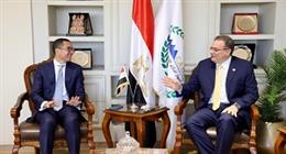 رئيس «التنظيم والإدارة» يبحث مع وزير الاستثمار سبل تعزيز التعاون المشترك