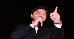 محمد فضل شاكر يتألق في أولى حفلاته بالعلمين الجديدة بحضور جماهيري كبير