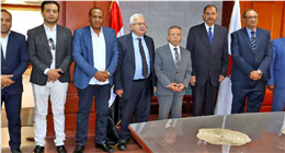 محافظ سوهاج يستقبل نقيب الأطباء لبحث التعاون في تدريب الكوادر الطبية