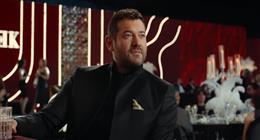 عمرو يوسف يروج لفيلم السلم والتعبان 2: قولوا لنا فهمتوا إيه؟ (فيديو)