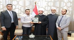 وزير الأوقاف يستقبل نجل الشهيد خالد عبد العال