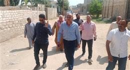 رئيس مركز سمالوط يوجه بإحلال وتجديد أعمدة الإنارة ورفع مخلفات الترع