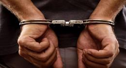 القبض على عاطلين وفتاة لاتهامهم بسرقة شخص تحت تهديد السلاح في الشيخ زايد أول