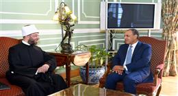 وزير الخارجية يشيد بدور الأئمة والموفدين في نشر التعاليم الصحيحة للدين الإسلامي 