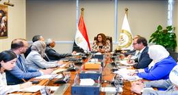 «البيئة» تشكل لجنة لمتابعة خطة خفض الانبعاثات الكربونية من المتحف المصري الكبير
