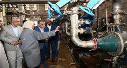 وزير الإنتاج الحربي يتابع العملية الإنتاجية بشركة أبو زعبل للكيماويات المتخصصة