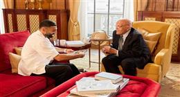 هدية مجدي يعقوب لمحمد صلاح.. معلومات عن كتاب «جراح ومتمرد» عن السيرة الذاتية للسير 