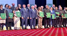 محافظ الأقصر يتسلم جائزة الأغا خان العالمية للعمارة 2025 عن «إحياء إسنا التاريخية»