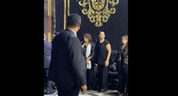 مي فاروق تساند أميرة سيد مكاوي في عزاء والدتها 
