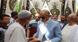 محافظ المنيا يوجه بصرف مساعدات مالية للأسر الأكثر احتياجا في مركز مطاي 