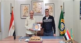 محافظ الدقهلية يصرف مكافأة مالية وشهادة تقدير لمدير نظافة حي غرب لتفانيه في العمل