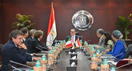وزير الاستثمار  يلتقى السفير الإيطالي بالقاهرة لبحث سبل تعزيز التعاون المشترك