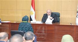 محافظ بني سويف يوجه بصرف إعانات عاجلة لحالات إنسانية في لقائه الأسبوعي بالمواطنين