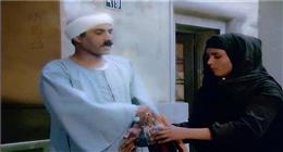 أحمد زكي في فيديو نادر له عن نجاح أغنية «البيه البواب»: «أنا مش مطرب أنا مؤدي فقط»