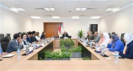 وزير الري يناقش آليات استخدام الطاقة الشمسية في تشغيل وحدات الرفع على المساقى