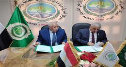 محافظ الوادي الجديد يوقع اتفاقية لتنفيذ مشروع مكافحة التصحر وتثبيت الكثبان الرملية 