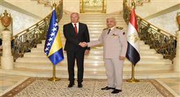 الفريق أول عبد المجيد صقر يلتقي وزير الدفاع لدولة البوسنة والهرسك  