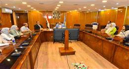 محافظ أسيوط يخصص فدانًا لخريجي الطب البيطري لإقامة مشروعات صغيرة  