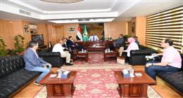 محافظ الفيوم يطالب رؤساء المدن بتكثيف حملات النظافة ورفع الإشغالات