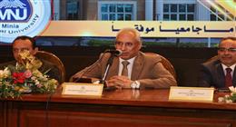 رئيس جامعة المنيا يوجه الطلاب بالالتزام بالأخلاق والسعي نحو التفوق العلمي