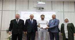 محافظ المنيا يكرم أوائل الثانوية العامة تقديرا لتفوقهم