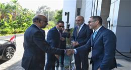 وزير الاستثمار والتجارة الخارجية يلتقي رئيس جمهورية سنغافورة على هامش منتدى الأعمال المصري–السنغافوري