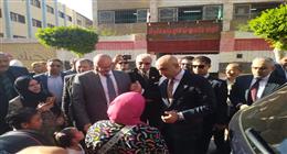 وزير التعليم يستعرض نظام البكالوريا للطلاب خلال تفقد عددا من مدارس القليوبية