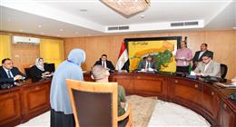 محافظ الفيوم يفحص في شكاوى المواطنين ويوجه بتوفير فرص عمل للشباب 
