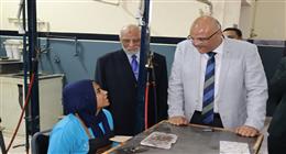 محافظ القليوبية يزور مدرسة إيجيبت جولد بالعبور لمتابعة سير العملية التعليمية