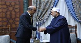 شيخ الأزهر يستقبل رئيس سنغافورة ويتفقان على مواصلة الضغط لوقف عدوان غزة