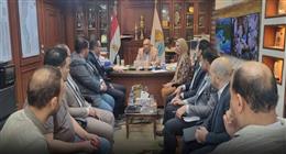رئيس «مياه المنيا» يناقش خطط تطوير مراكز خدمة العملاء
