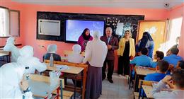 مدير «تعليم الفيوم» يحضر الحصص الأولى بإحدى المدارس ويوضح مميزات نظام البكالوريا