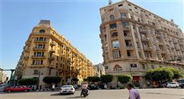 مستشار رئيس الجمهورية للتنمية المحلية ومحافظ القاهرة يتفقدان تطوير العقارات بشوارع طلعت حرب والبورصة