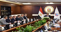 وزير الصحة يراجع مخزون الأدوية والمستلزمات الطبية بمخازن الوزارة