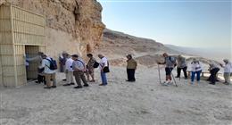  وفد سياحي متعدد الجنسيات يزور مناطق أثرية في المنيا 